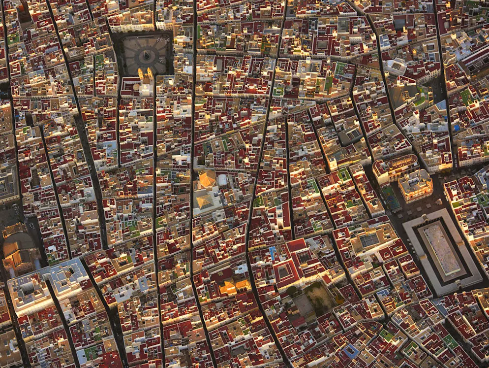 «Sony World Photography Awards»-Les meilleures photos. Jassen Todorov, Etats-Unis: «The Labyrinth». Vue parfaite avec un éclairage parfait sur la ville espagnole de Cadix. La photo a été prise depuis un avion. Catégorie: Open, Architecture. 