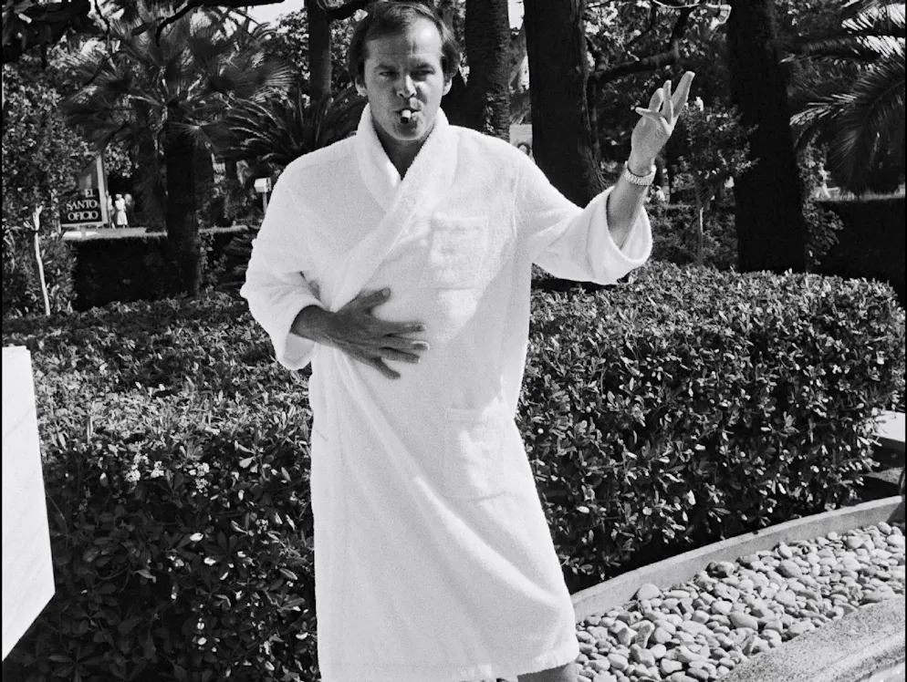 Ein umstrittenes Stück Textil: Der Bademantel. Jack Nicholson leicht entrückt in Cannes.