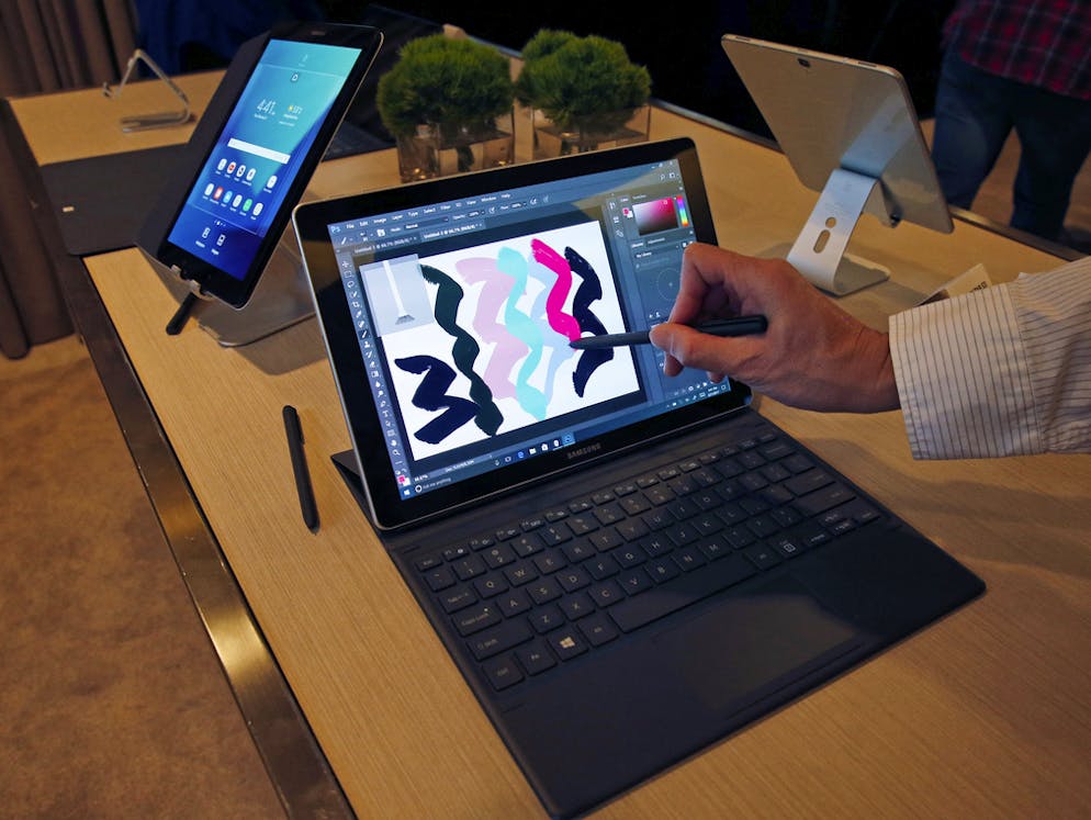 Endlich Windows 10: So funktioniert der Umstieg. Microsoft stattet Windows 10 regelmässig mit kostenlosen neuen Features aus. Zum Beispiel: