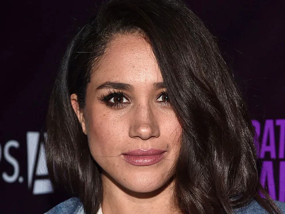 Il principe Harry e Meghan Markle. Il principe Harry ha confermato che Meghan Markle era la sua ragazza con un comunicato ufficiale del Palazzo di Kensington, nel quale deplorava il caos mediatico nato intorno alla questione: gli amici e la famiglia dell'attrice erano effettivamente stati importunati e la stessa Meghan Markle aveva ricevuto insulti razzisti e sessisti.