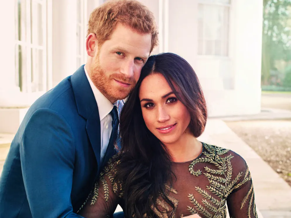 Il principe Harry e Meghan Markle. Poco tempo prima, erano state pubblicate le foto ufficiali del fidanzamento della coppia, che si unirà in matrimonio il 19 maggio a Windsor.