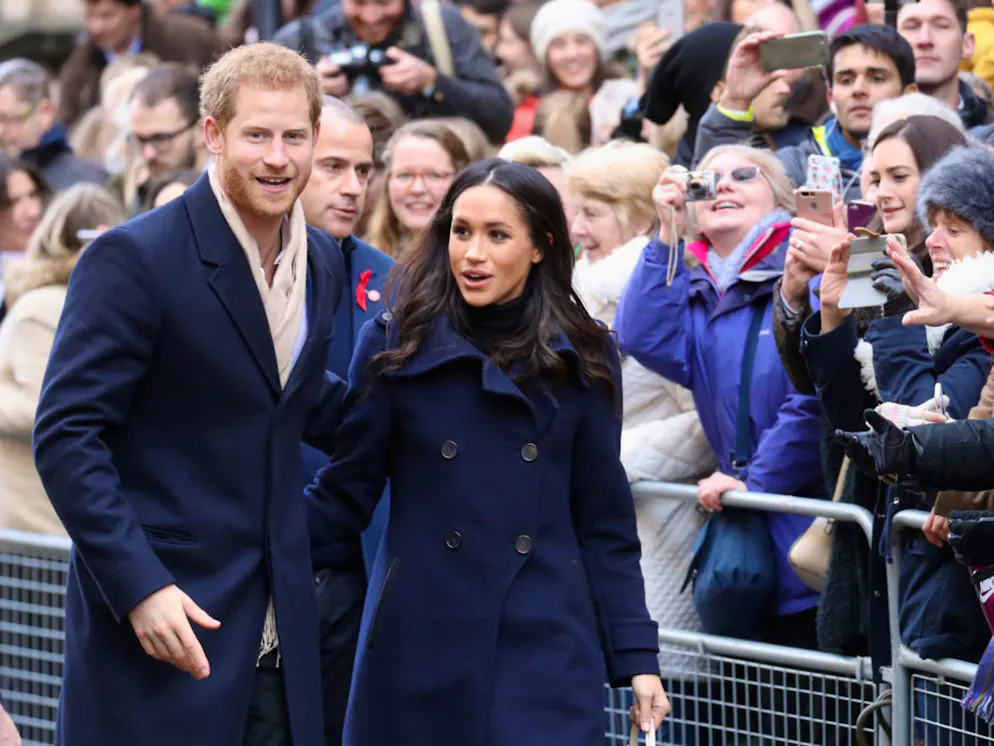 Il principe Harry e Meghan Markle. Dall'annuncio del loro fidanzamento, Harry e Meghan percorrono la Gran Bretagna di modo che la giovane americana possa conoscere al meglio il suo nuovo paese. La coppia è partita da Nottingham all'inizio di dicembre 2017.