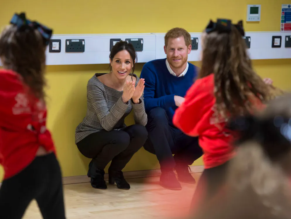 Il principe Harry e Meghan Markle. Applausi per giovani ballerini: a metà gennaio 2018, Meghan e Harry hanno applaudito l'esibizione danzante di un gruppo di bambini durante la loro visita a Cardiff.