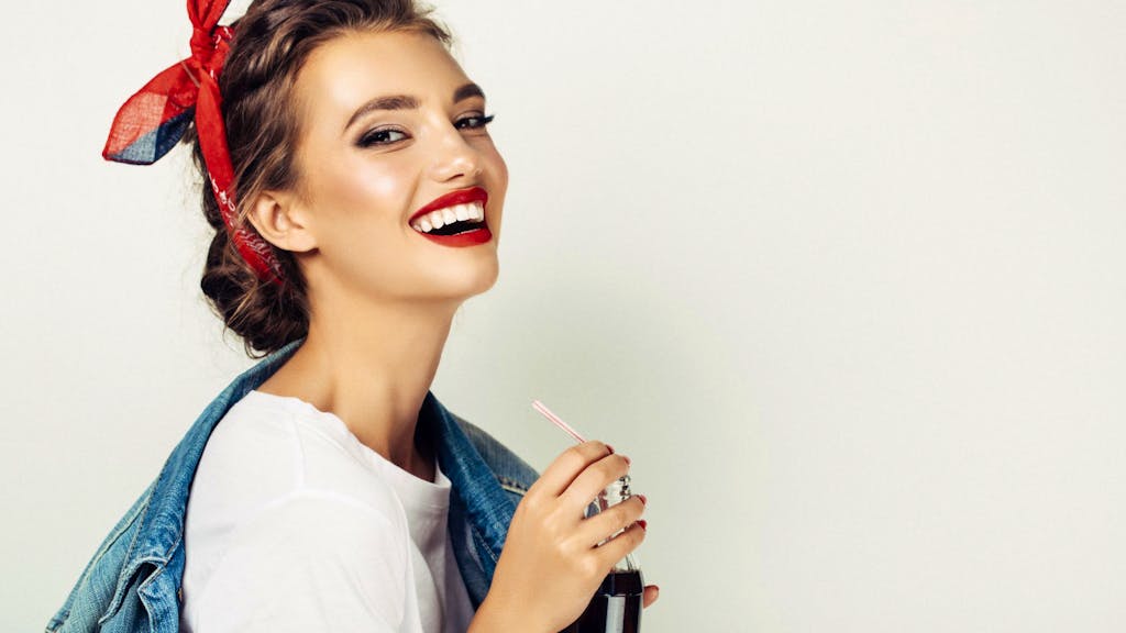 Getränke am schlimmsten. Diese Lebensmittel verfärben die Zähne