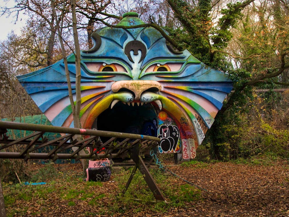 Ces parcs de loisirs ont de quoi faire peur. L'Europe abrite également des parcs de loisirs particulièrement macabres: autrefois, le «Spreepark Berlin» était le seul parc d’attractions de la RDA. En 2002, il a fait faillite et a dû fermer ses portes. Berlin aimerait désormais trouver une nouvelle utilité au site. <br>