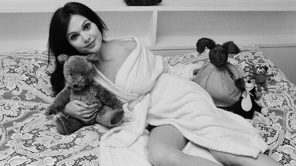 Kolumne. Der Bademantel: Textile Gemütlichkeit oder nutzloses Stück Stoff?