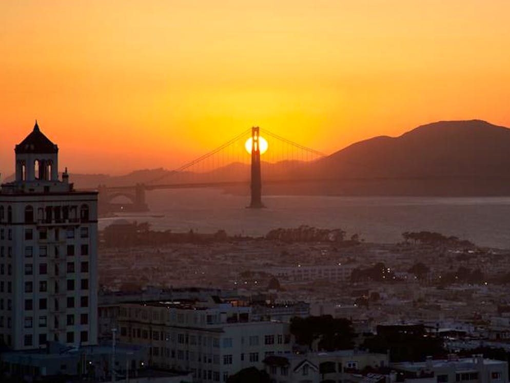 In diesen 10 Luxus-Hotels kann man wohnen wie im Film. Das Hotel The Fairmont mit seinen 606 Zimmern wurde nicht nur zu einem symbolträchtigen Teil San Franciscos, sondern diente auch als Drehort für viele Filme.