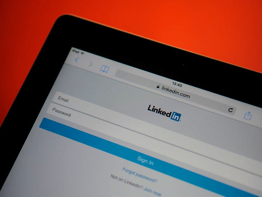 Was passiert im Internet in einer Minute?. Und 120 neue LinkedIn-Profile werden jede Minute erstellt.