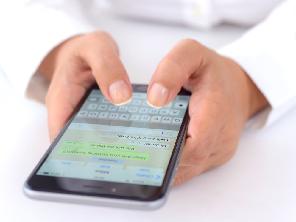 Was passiert im Internet in einer Minute?. Minütlich werden 16 Millionen Text-Nachrichten über die verschiedenen Dienste wie Messenger, WhatsApp, LINE und Co. verschickt...