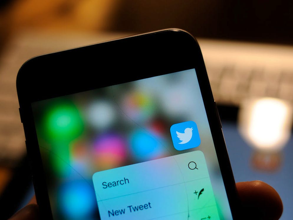 Was passiert im Internet in einer Minute?. 25'000 Tweets werden  minütlich erstellt...