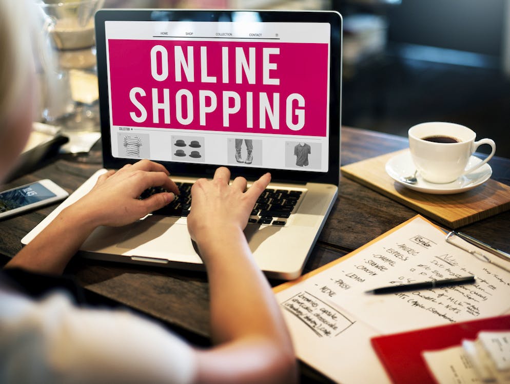 Was passiert im Internet in einer Minute?. ...und beim Online-Shopping 751'552 Dollar ausgegeben.