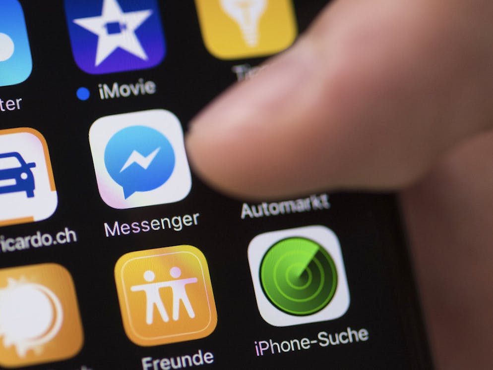 Was passiert im Internet in einer Minute?. Und immerhin schon 15'000 animierte GIFs werden jede Minute über den Facebook Messenger verschickt .