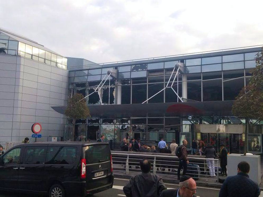 Les attentats de Bruxelles. Image du compte Twitter de @DantonPeter: l'aéroport de Bruxelles.