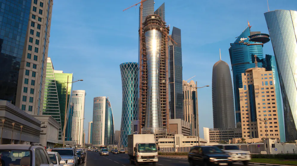 Wie Metropolen dem Stau begegnen. Auch die Ölnationen des Nahen Ostens kommen langsam auf den Geschmack der öffentlichen Verkehrsmittel. In Doha, der Hauptstadt Katars, soll ab 2020 eine U-Bahn fahren, ein Tramnetz soll folgen.