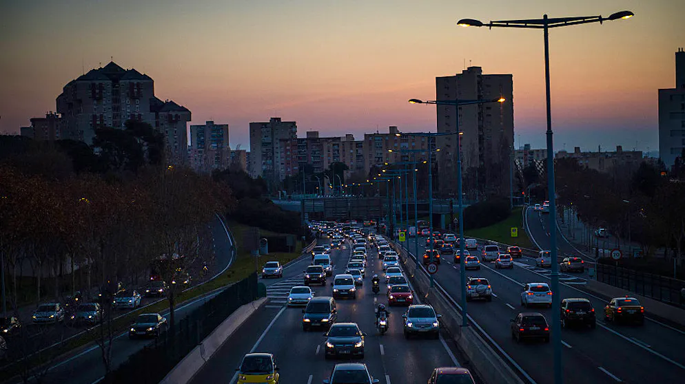 Wie Metropolen dem Stau begegnen. In Barcelona sollen ab 2020 ältere Pkw - nach Schätzung der Stadt sind das knapp 120'000 oder 17 Prozent aller Autos - völlig aus dem zentralen Stadtbereich verbannt werden.