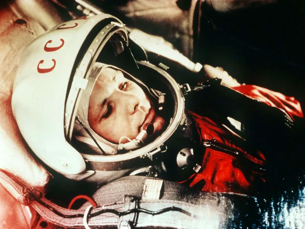 Une idole pour des générations: il y a 50 ans, Youri Gagarine s'éteignait. Sur cette image d'archives datant d'avril 1961, on peut voir le cosmonaute soviétique Youri Gagarine dans sa combinaison spatiale peu avant le décollage de la première mission spatiale habitée depuis le cosmodrome de Baïkonour. Ce pionnier de l'espace est décédé le 27 mars 1968, au cours d'un vol d'entraînement qui a mal tourné.