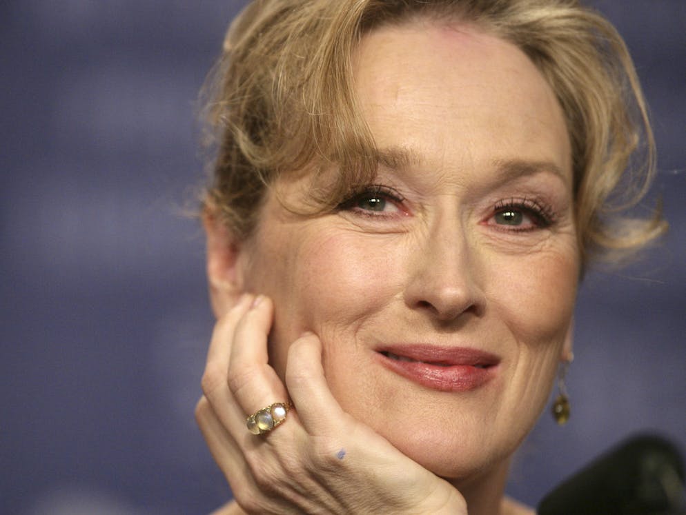 Meryl Streep in immagini. La Streep detiene infatti il record di candidature ai Premi Oscar: 21 in totale. Gli Oscar vinti al suo attivo sono invece tre, il primo come miglior attrice non protagonista per «Kramer contro Kramer» (1979) e gli altri due come miglior attrice protagonista per «La scelta di Sophie» (1982) e «The Iron Lady» (2011).