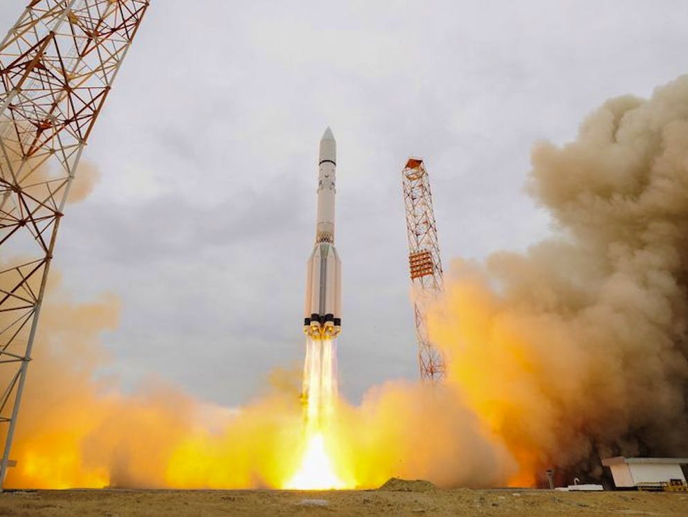 Spoutnik. En collaboration avec le partenaire européen, l'ESA, l'agence spatiale Roscosmos scrute la planète rouge. Un programme lunaire pluriel est en cours de préparation, il doit s'achever en 2030 avec le premier débarquement d'un cosmonaute sur le satellite de la Terre. Photo: une fusée d'une mission spatiale commune menée par l'ESA et Roscosmos décolle le 14 mars 2016 à Baïkonour (Kazakhstan).