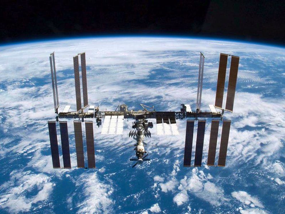 Spoutnik. L'astronautique russe n'a plus connu de grandes avancées depuis bien longtemps. Après la dislocation de l'URSS, le secteur a essuyé des échecs, coups du sort et défaillances. Roscosmos compte des cosmonautes passionnés comme Sergueï Riazanski. Le biochimiste travaille actuellement sur la Station spatiale internationale (ISS). La photo de la NASA représente l'ISS.