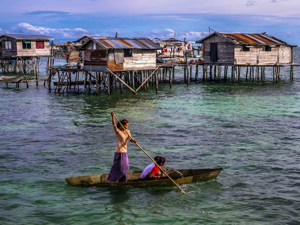 Surnomm s les  nomades de la mer  les  Bajau  vivent sur l eau