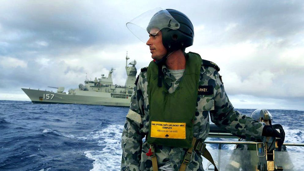 Die erfolglose Suche nach MH370. Australische Soldaten auf dem Indischen Ozean: Kurz vor dem sechsten Jahrestag des Unglücks schürte Australiens Ex-Premier Tony Abbott die Theorie eines Piloten-Suizids wieder ins Spiel. Die malaysische Regierung erklärte, das sei nur eine Theorie unter vielen.
