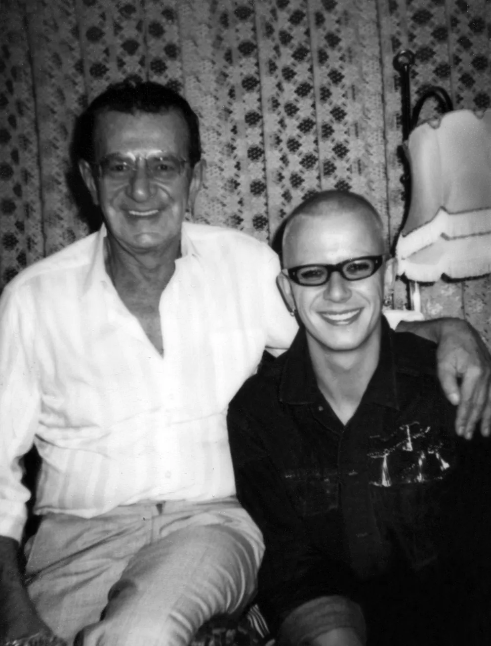 Der Berliner Kult-Coiffeur: Frank Schäfer. Frank Schäfer mit seinem Vater, dem bekannten DDR-Schauspieler Gerd E. Schäfer.