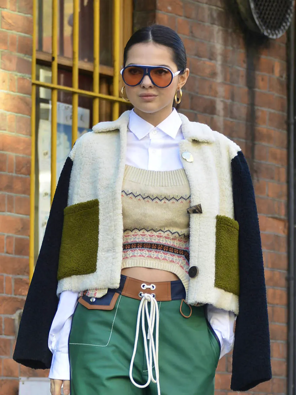 Le jumper on adore!. Celles qui aiment les tenues plus près du corps peuvent opter pour un pull serré mais qui laisse voir votre chemise - slim forcément. Effet garanti.