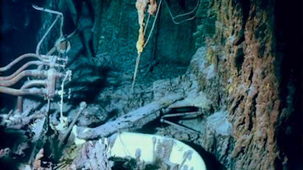 Das Weltkulturerbe «Titanic» droht sich aufzulösen. Durch das Aufsetzen von U-Booten – unter anderem mit dem «Titanic»-Regisseur James Cameron an Bord – seien einige Decks dem Einsturz nahe oder bereits eingeknickt.