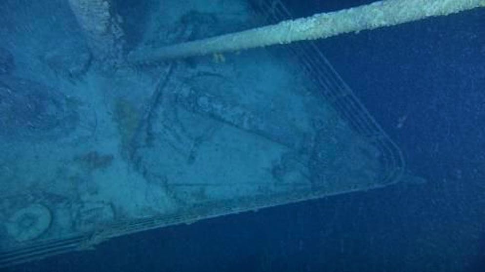 Das Weltkulturerbe «Titanic» droht sich aufzulösen. Ballard tauchte 1986, im Jahr nach der Entdeckung, erstmals hinab zum Wrack. «Es war ein unglaubliches Erlebnis», sagte er damals der Nachrichtenagentur DPA. «Wir haben alles sorgfältig fotografiert und ein komplettes Mosaik des Schiffes erstellt.» Als Ballard 2004 zur «Titanic» zurückkehrte, erkannte er sie kaum wieder. Der Meeresboden war mit Bierdosen und anderem Abfall übersät, klagte er in einem Artikel für das «National Geographic Magazine».