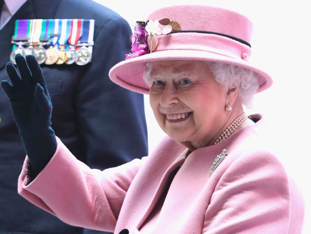 Würstchen, Wombat und Co.: Die Spitznamen der Royals. Auf den Namen Elizabeth Alexandra Mary wurde die spätere Queen Elizabeth II. am 29. Mai 1926 getauft. Genannt wurde die sie von ihrer Familie so jedoch selten.