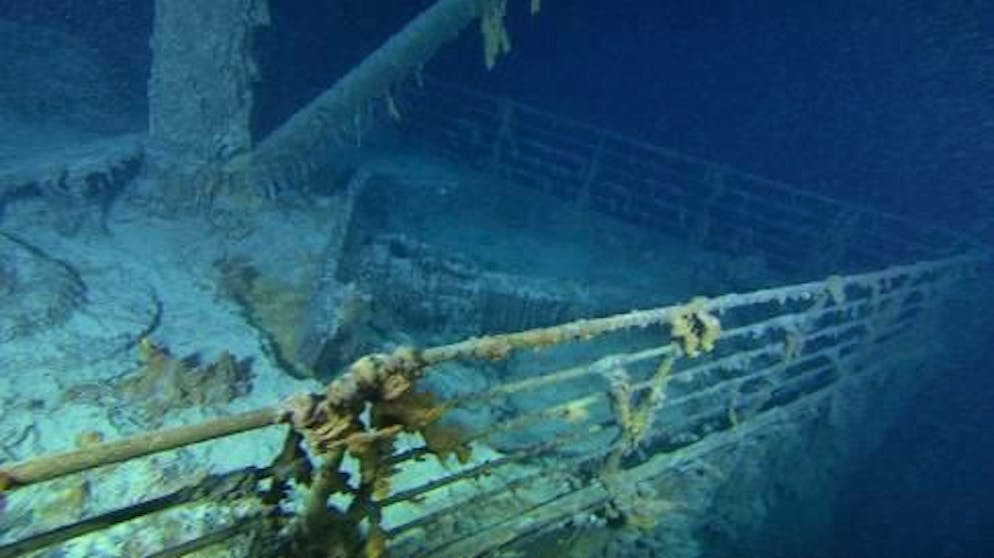 Das Weltkulturerbe «Titanic» droht sich aufzulösen. Der Archäologe James Delgado von der Nationalen Meeres- und Atmosphärenbehörde (NOAA) der USA fürchtet den Unrat von Touristen und Souvenirjägern im Gewässer rund um die «Titanic».