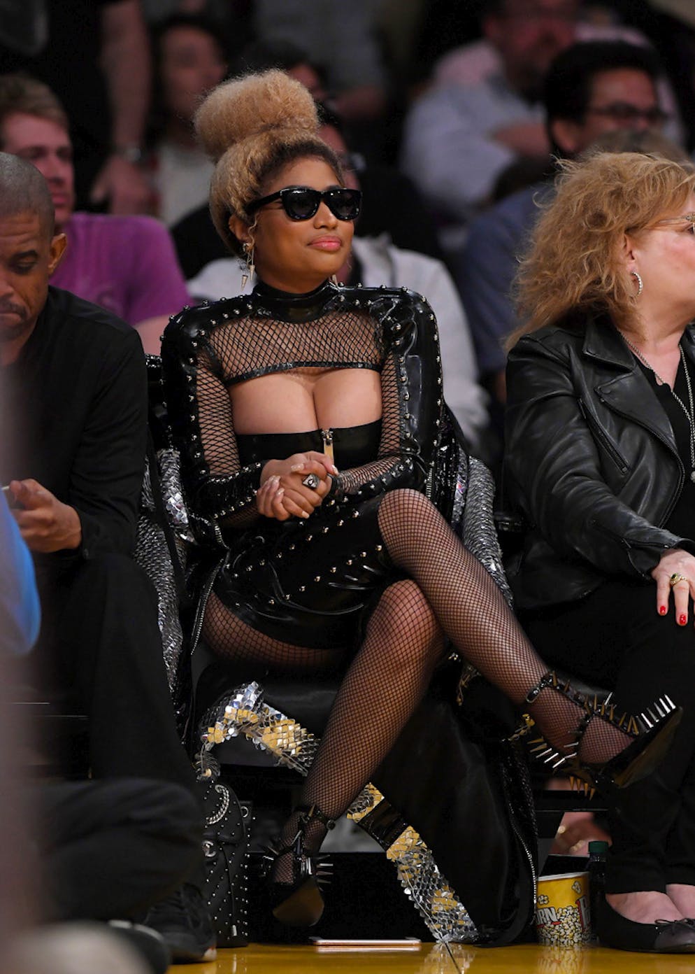 Star-Flash. Die Aufmerksamkeit ist ihr mit diesem Outfit garantiert.