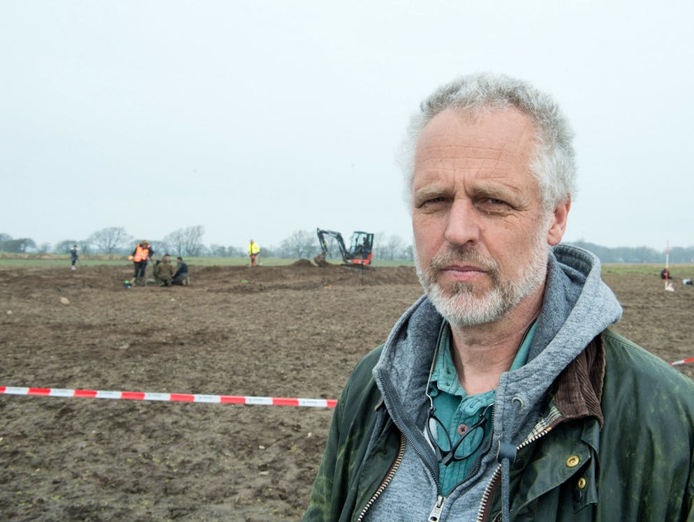 Auf der Flucht vergraben? Einmaliger Schatz auf Rügen entdeckt. «Dieser Schatz ist der grösste Einzelfund von Blauzahn-Münzen im südlichen Ostseeraum und damit von herausragender Bedeutung», ordnet Grabungsleiter Michael Schirren den Fund ein.