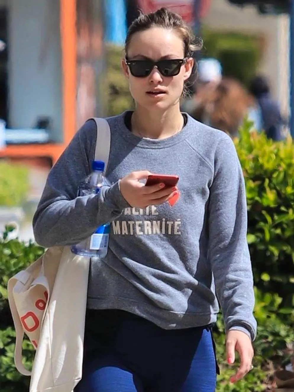 10 lunettes de soleil à porter cette semaine. Rien, absolument rien, ne remplacera les Wayfarer. C'est LA paire à posséder qui ne se démodera jamais.