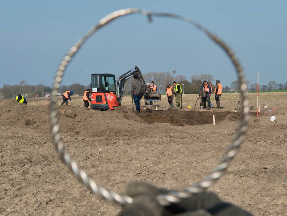 Auf der Flucht vergraben? Einmaliger Schatz auf Rügen entdeckt. Der bei Schaprode entdeckte Schatz sei ein typischer «Versteckfund» in einem damals unbesiedelten Gebiet nahe einer markanten Ortsmarke – dem bronzezeitlichen Grabhügel.