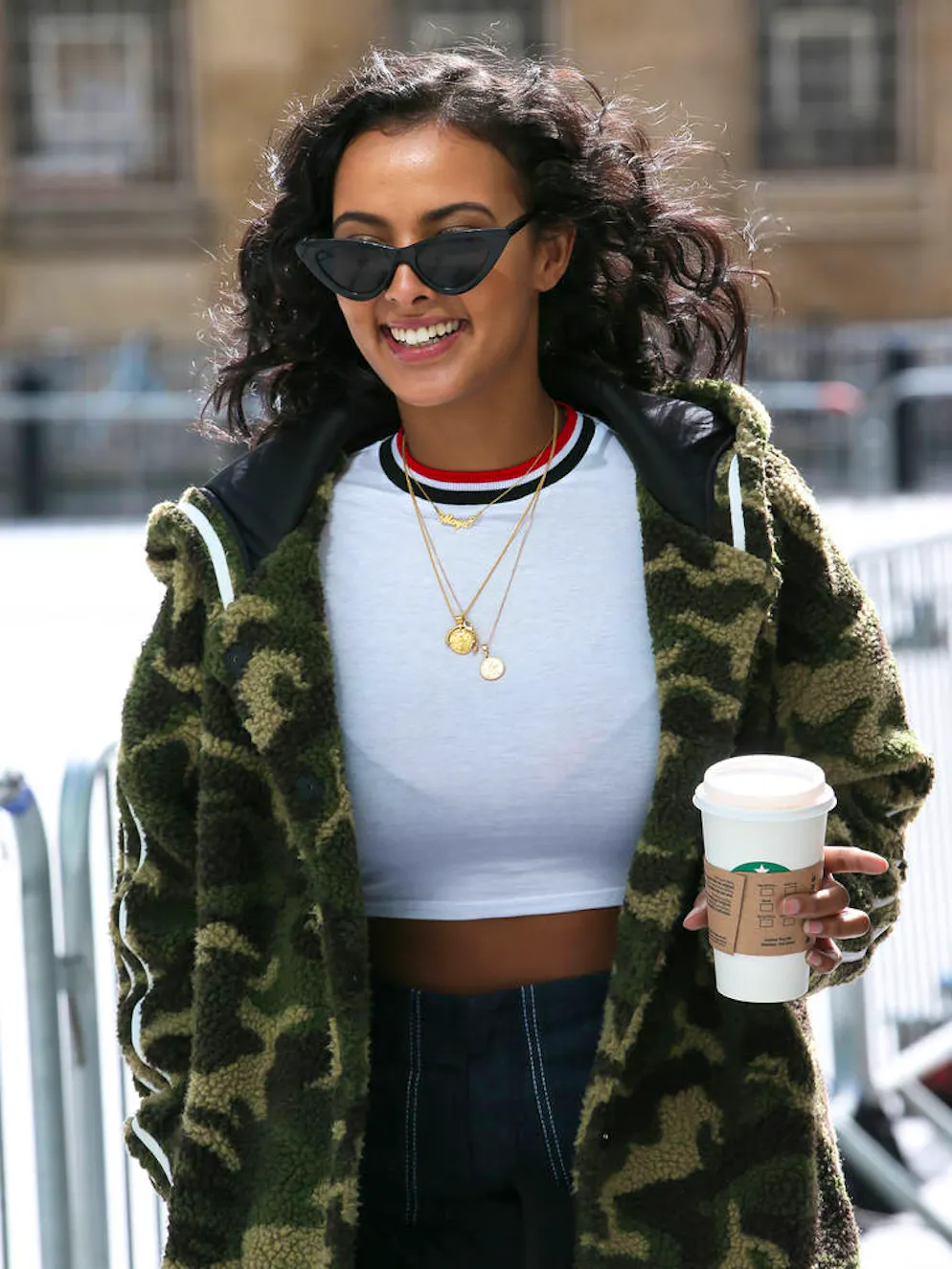 10 lunettes de soleil à porter cette semaine. Les montures papillon sont toujours ultra tendance et s'associent parfaitement bien avec un style plus casual, comme le montre Maya Jama. On casse les codes pour mieux se les réapproprier !