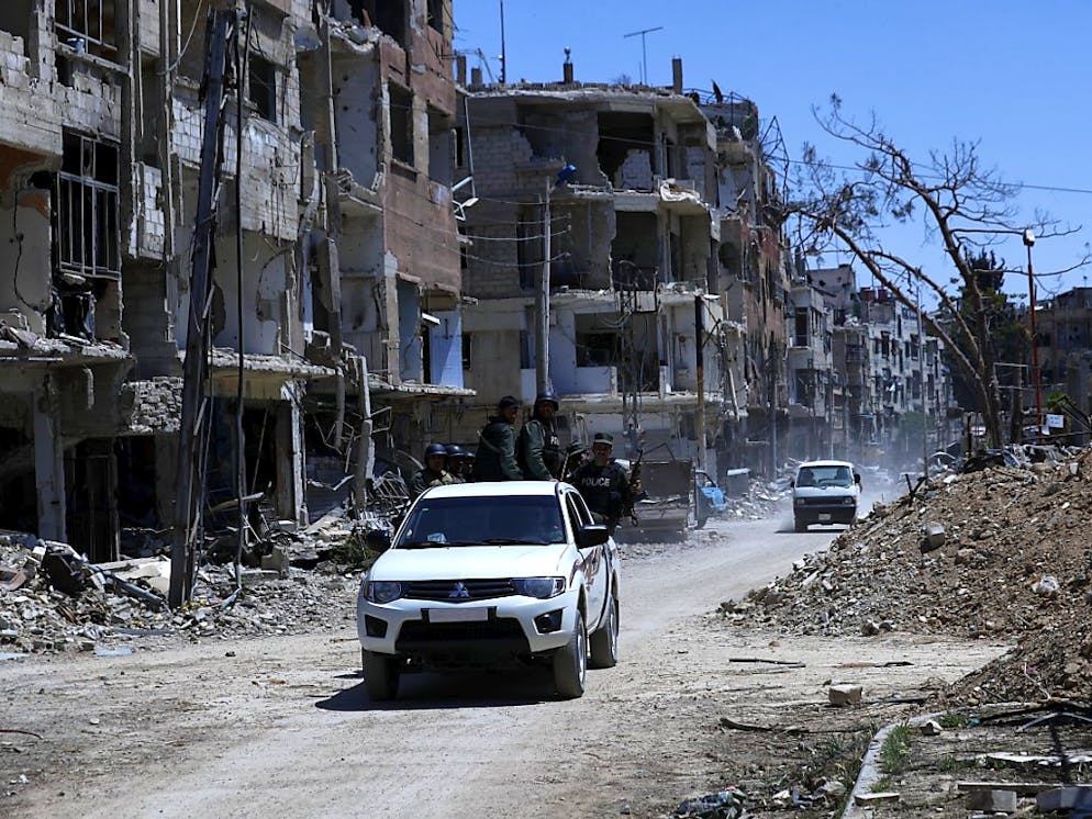 Seit Samstag warten die Experten der Organisation für das Verbot chemischer Waffen (OPCW) darauf, dass sie nach Duma vorgelassen werden. Dort sollen sie untersuchen, ob tatsächlich ein Angriff mit Giftgas stattgefunden haben (Archiv).