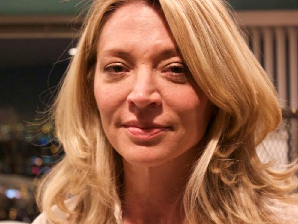 Unter Tränen berichtet die Schauspielerin Katherine Kendall, wie sie nur sehr knapp einer plumpen Anmache Harvey Weinsteins entkam.