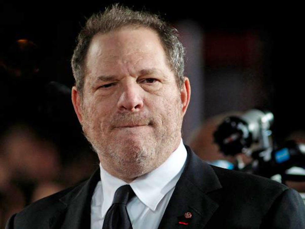 Harvey Weinstein Stellt Sich Den Behorden