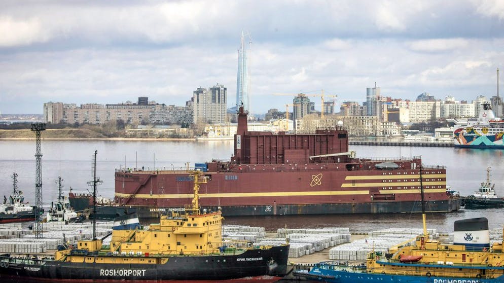 Das erste schwimmende Atomkraftwerk der Welt. Die «Akademik Lomonosov» durchquerte auf dem Weg nach Murmansk dänische, norwegische, estonische sowie schwedische Gewässer.