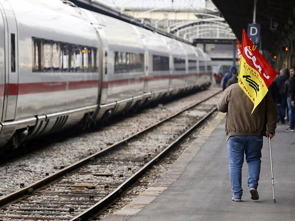 Bahn-Streik in Frankreich fortgesetzt