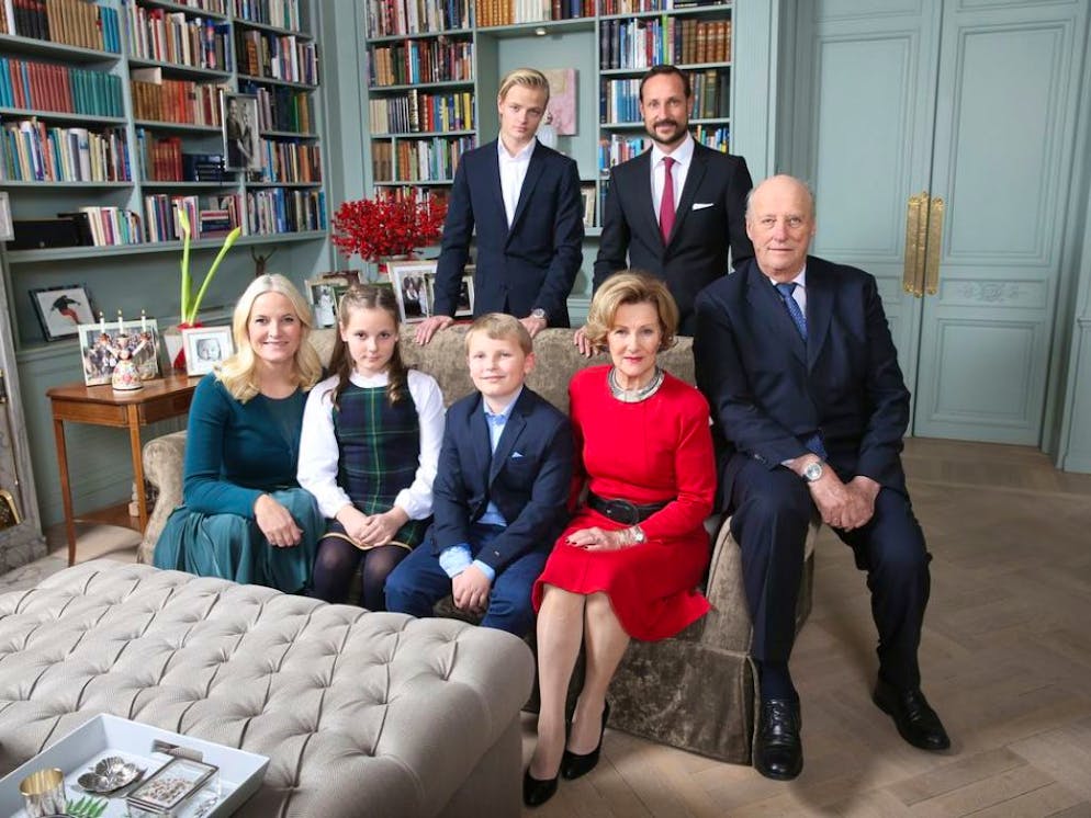 Die norwegische Königsfamilie. Hinten links Marius Borg Hoiby, Sohn von Mette-Marit (vorne links) aus einer früheren Beziehung. Der Familie gefällt es gar nicht, dass ein Boulevardblatt Marius' Liebesleben ausgebreitet hat. Sie erwägt eine Ethikklage beim Presseverband. (Archivbild)