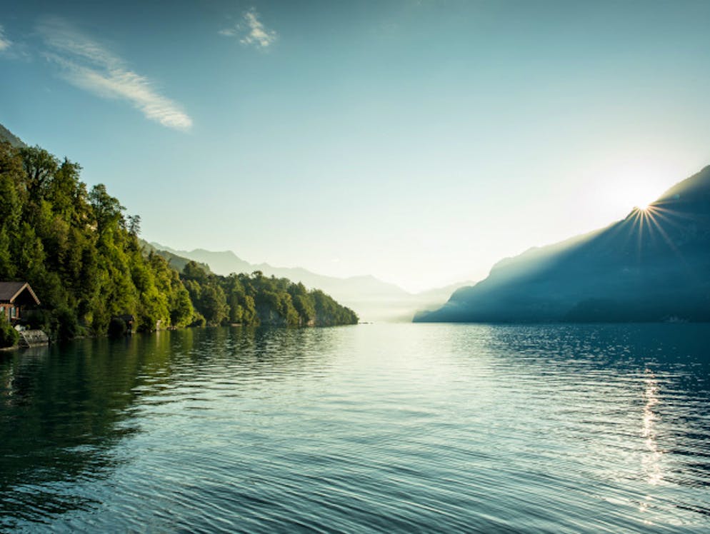 Die Aare-Route von Meiringen führt vorbei am tiefblauen Brienzersee...