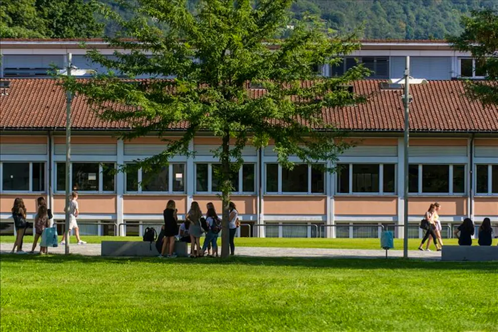 Lo stabile della scuola di Commercio di Bellinzona