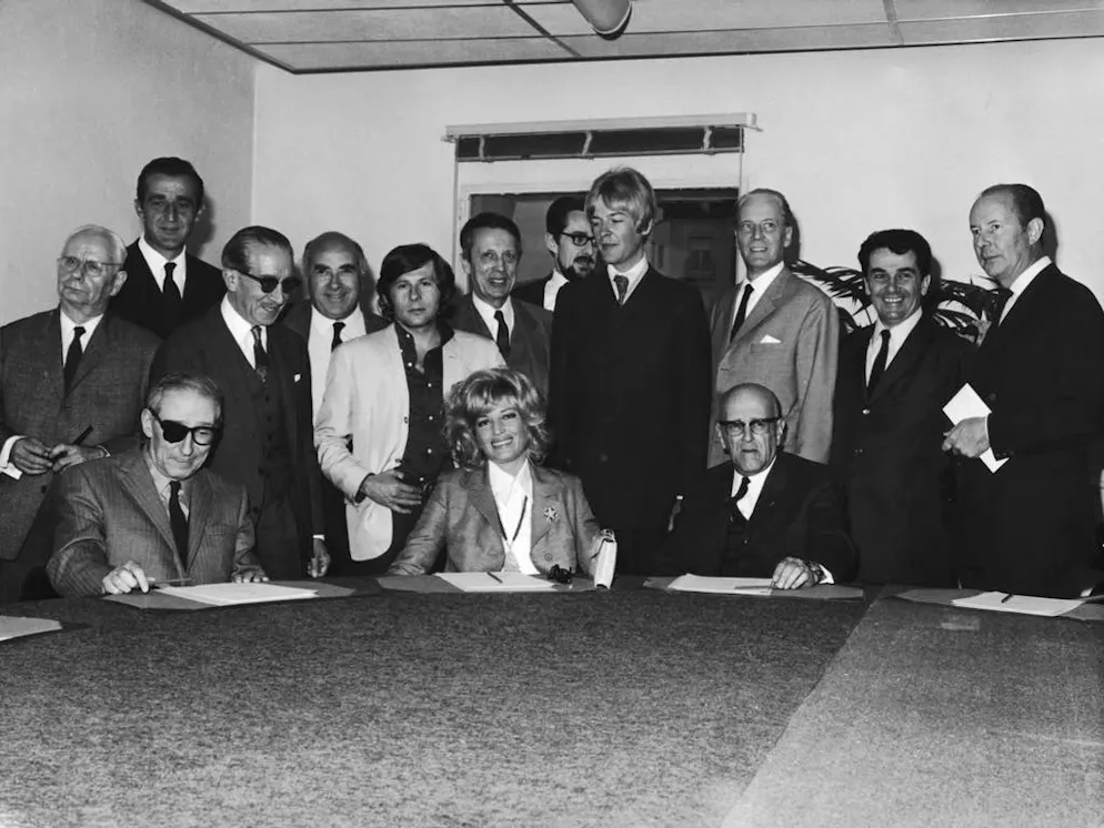 Quando il Festival di Cannes suscita scandalo. I registi francesi François Truffaut e Jean-Luc Godard si mostrarono solidari con la popolazione in protesta, incoraggiando, con successo, i loro colleghi a boicottare il festival. La giuria e il suo presidente Roman Polanski (in abito bianco) annullarono immediatamente i lavori.