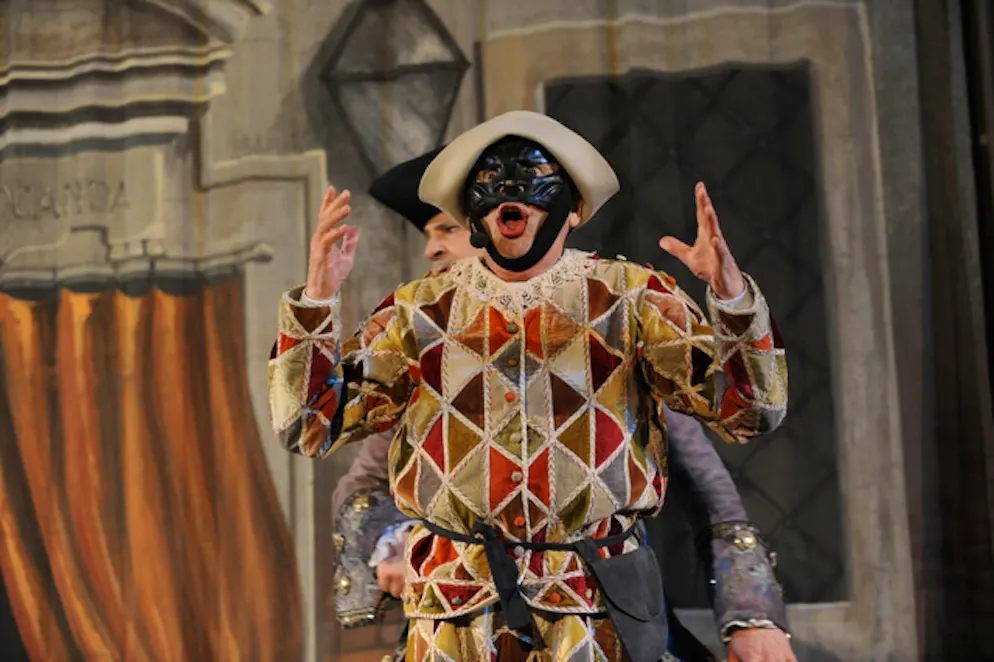 Soleri si congeda da Arlecchino
