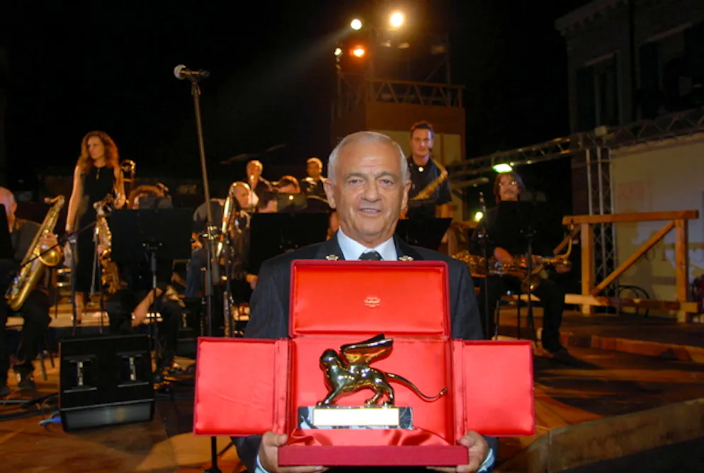 Soleri si congeda da Arlecchino