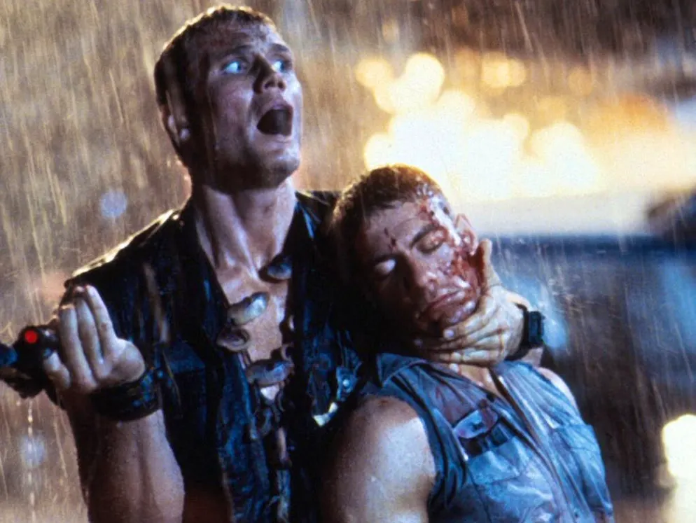 Quando il Festival di Cannes suscita scandalo. Questi due uomini non scherzavano di certo quando si sono saltati alla gola. È quanto accadde nel 1992 proprio sul red carpet di Cannes. Dolph Lundgren e Jean-Claude Van Damme si affrontarono sulla Croisette, lanciandosi sguardi inferociti…