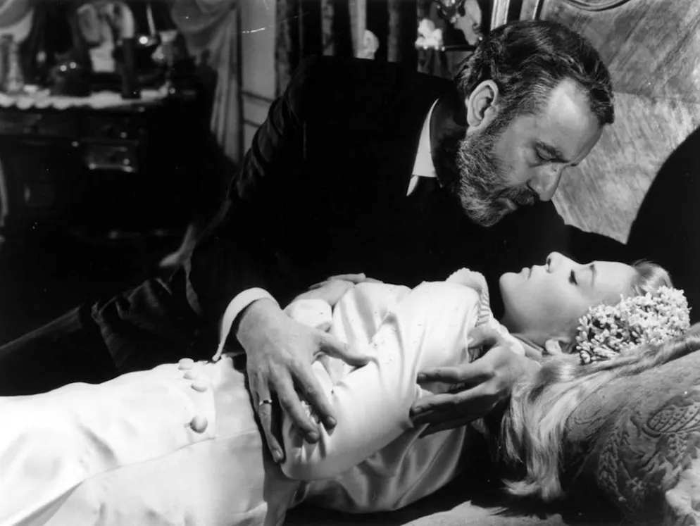 Quando il Festival di Cannes suscita scandalo. L'anno seguente, Cannes entrò di nuovo in conflitto con il clero. «Viridiana», una produzione ispano-messicana del regista Luis Buñuel, trattava in maniera diretta la differenza fra pietà cattolica e morale, per la gioia della giuria che assegnò a quest'opera la Palma d'oro nel 1961. Il Vaticano, invece, gridò alla blasfemia. Il governo spagnolo di Franco tentò di screditare «Viridiana» e Luis Buñuel fu costretto all'esilio.