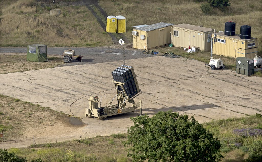 Das israelische Raketenabwehsystem Iron Dome soll einen Teil aus Syrien abgefeuerten iranischen Raketen abgefangen haben. Keystone